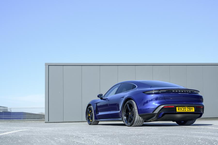  Porsche Taycan Turbo 2020 года  (UK) (фото 20 из 40)